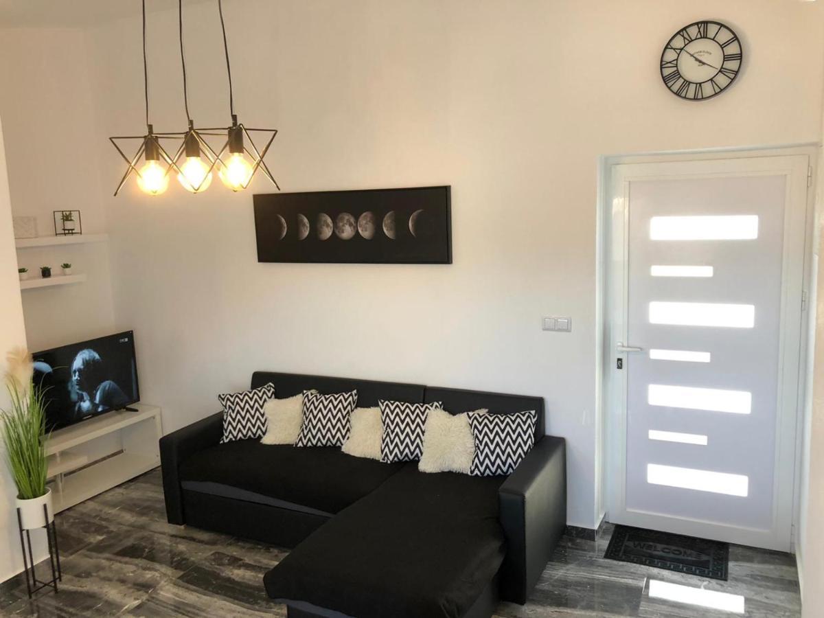 شقة بيبينيا  في Apartman Luce المظهر الخارجي الصورة